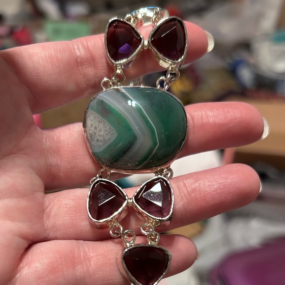 Absolutely Gorgeous Matching Necklace and Bracelet pieces by Hermosa. - Picture 5 of 16